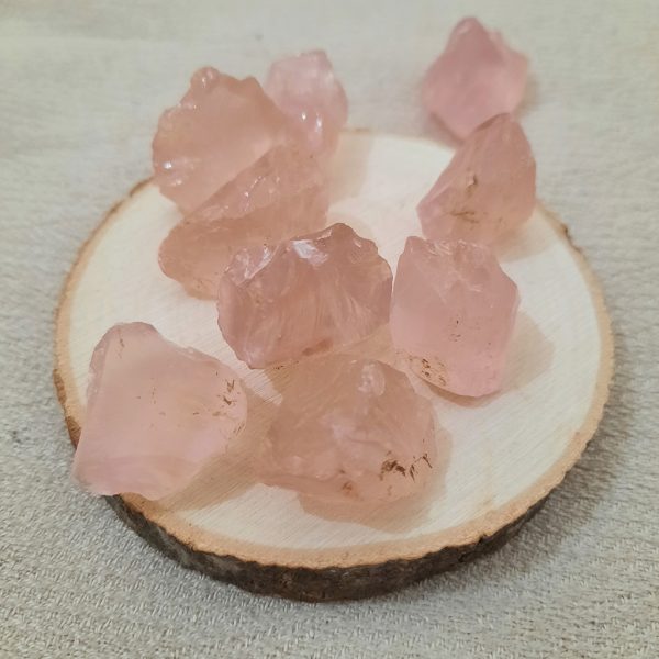 Quartzo Rosa em Bruto sobre madeira